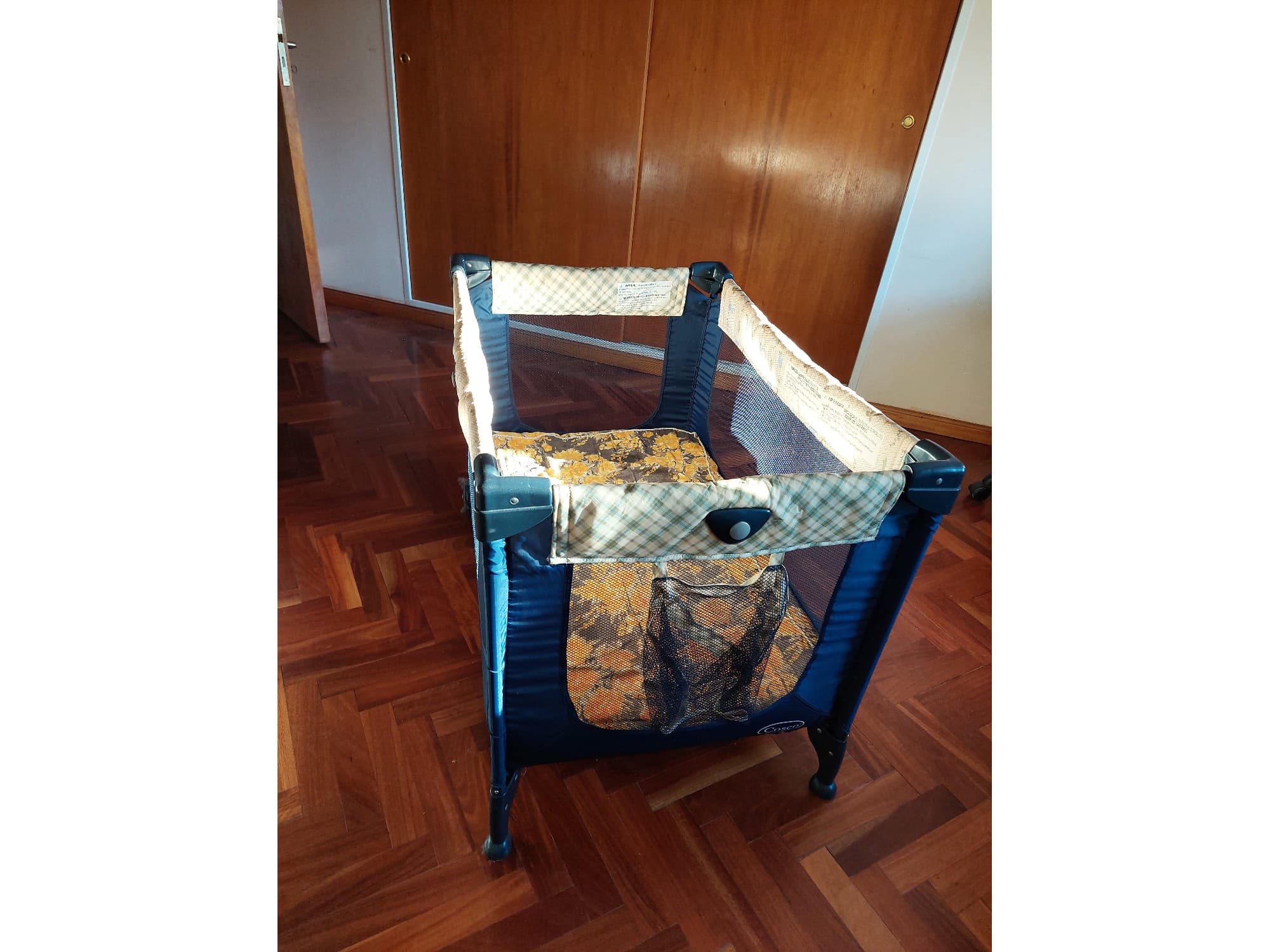 Practicuna plegable con colchón, ruedas y cambiador