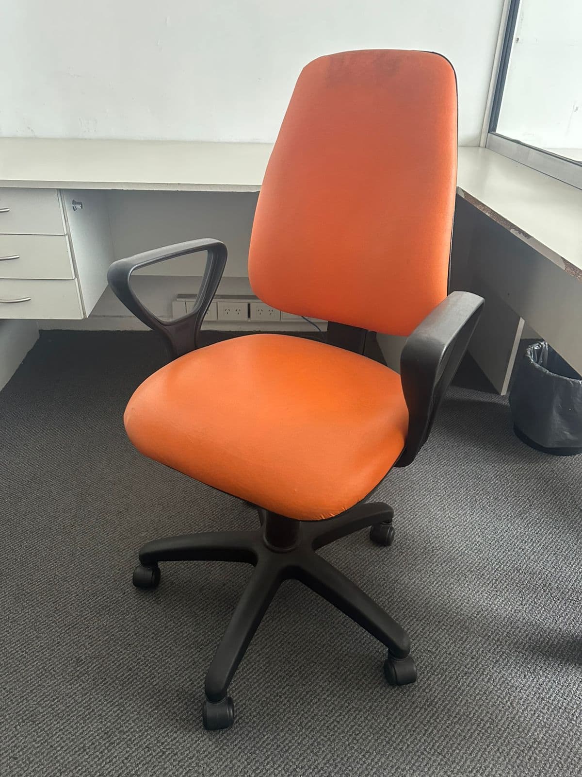 SILLA GIRATORIA COLOR NARANJA