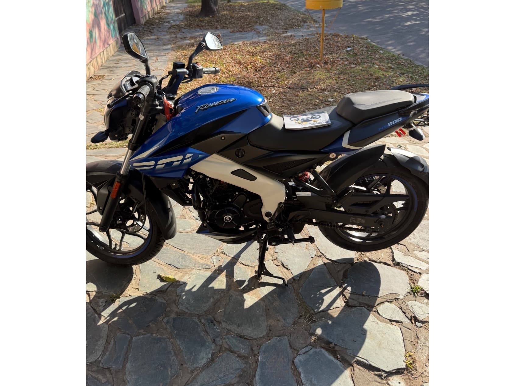 Rouser 200