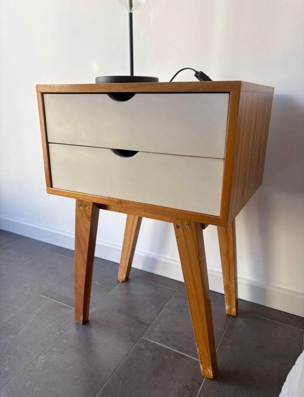 Mesa De Luz Nordica Escandinava Laqueada Madera Y Blanco