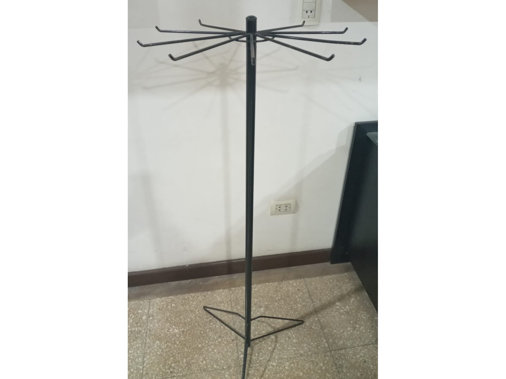 EXHIBIDOR PERCHERO CALESITA