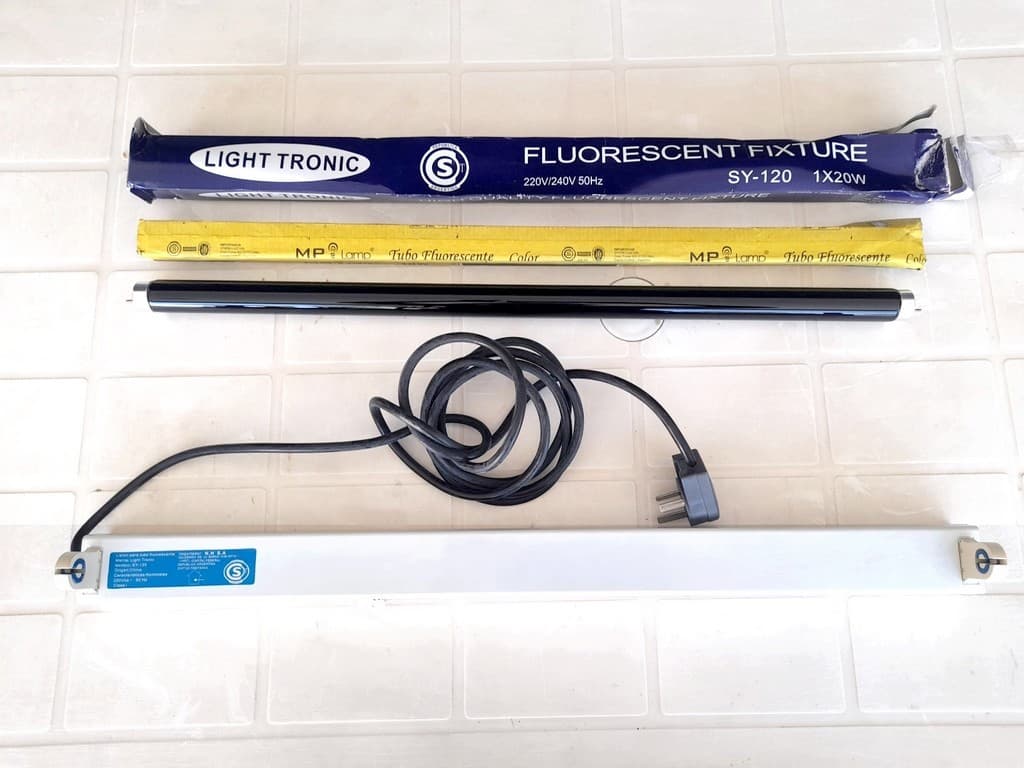 LISTON PARA TUBO FLUORESCENTE LIGHT TRONIC Y TUBO DE LUZ NEGRA X 20 W