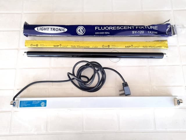 LISTON PARA TUBO FLUORESCENTE LIGHT TRONIC Y TUBO DE LUZ NEGRA X 20 W
