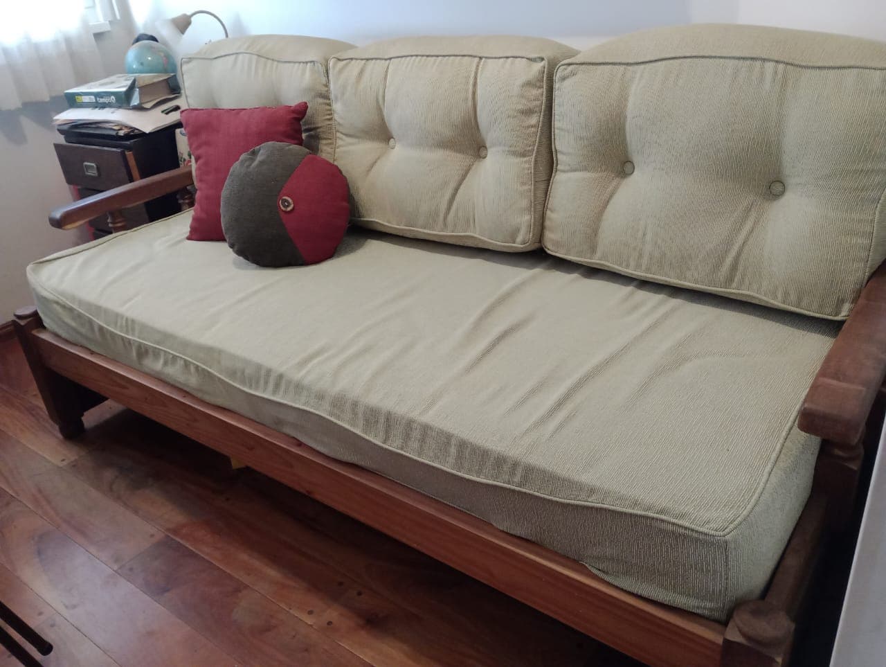 Juego de living algarrobo completo + divan + 2 sillas