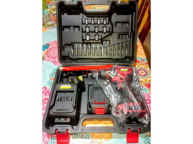Taladro Inalambrico con batería cargador maletín y accesorios
