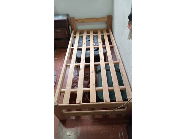 Cama de 1 plaza, igual a nuevo.
