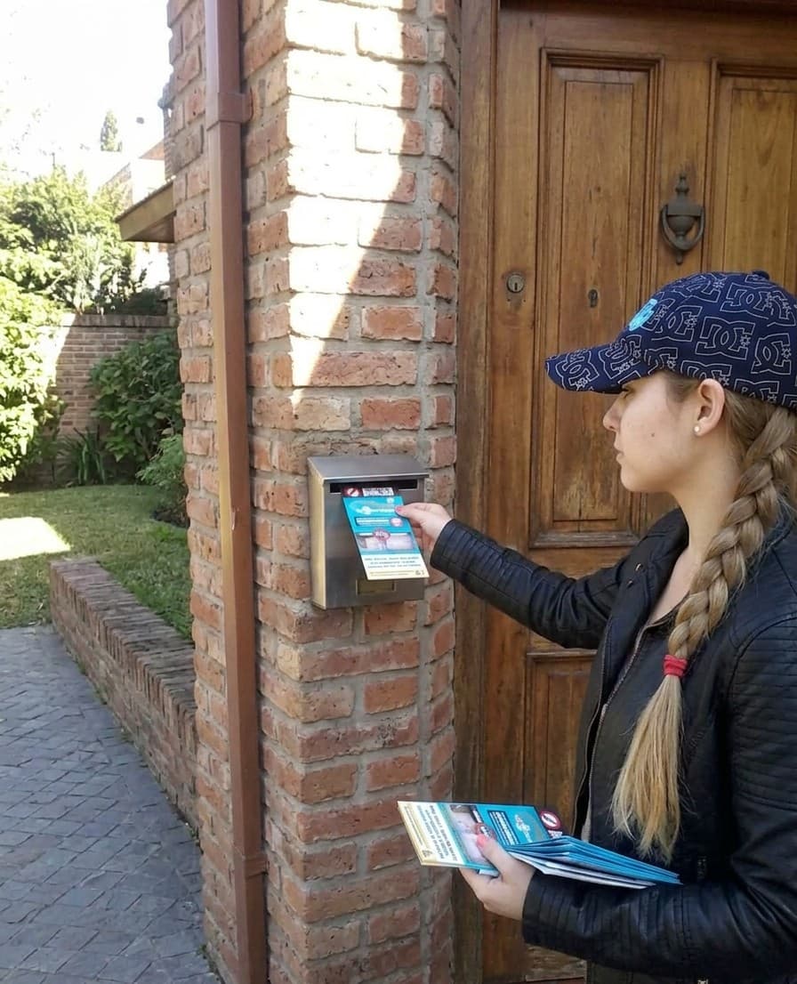Reparto de volantes en zona norte