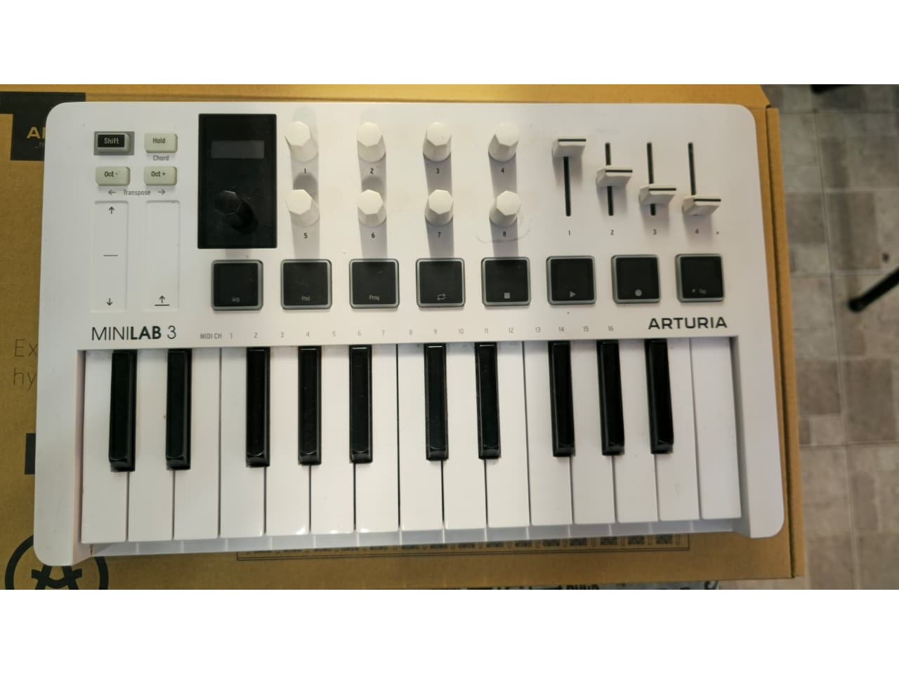 Arturia Minilab 3 Controlador Midi 25 Teclas 8 Pads Y Knobs