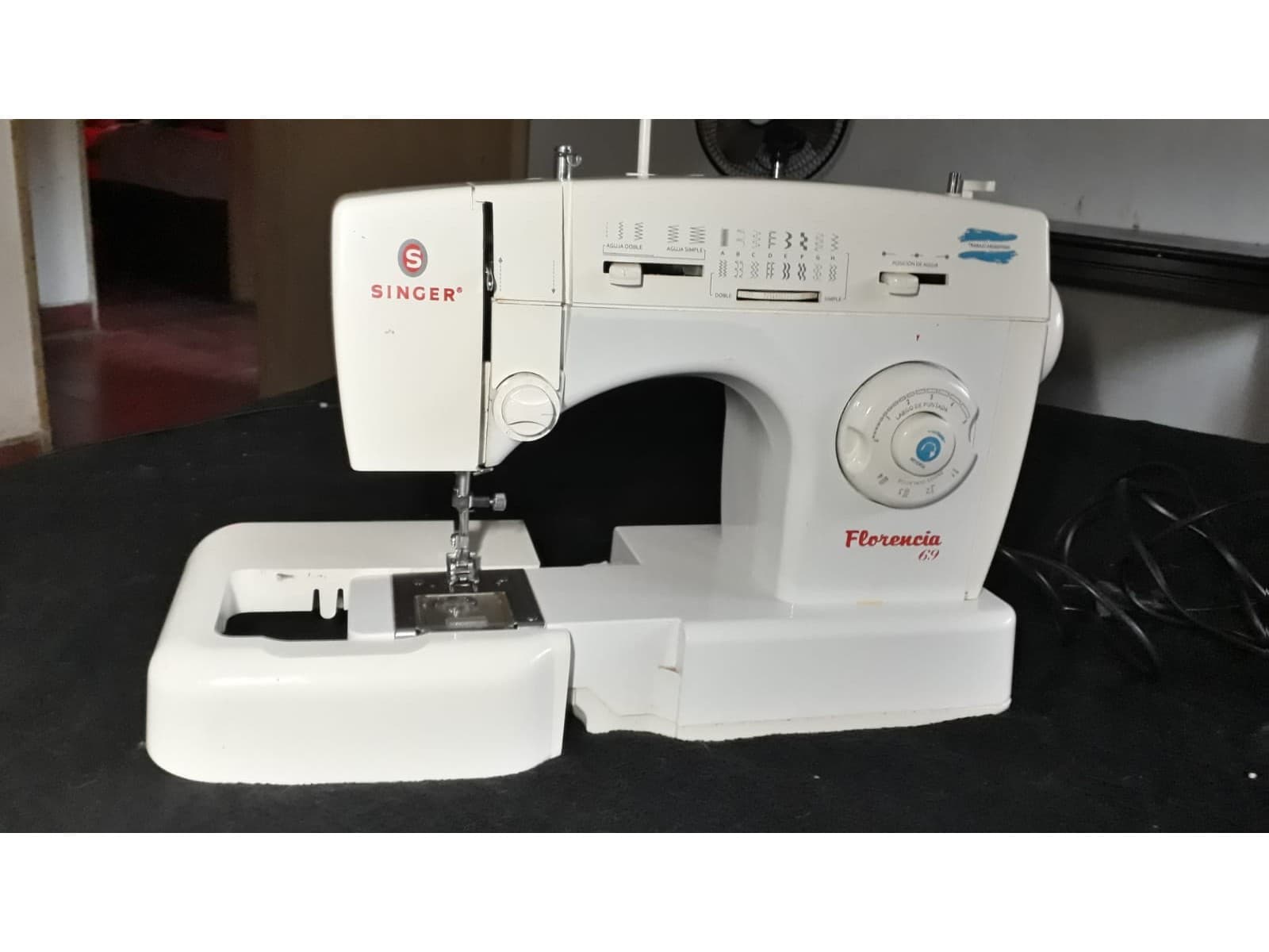 Vendo máquina de coser mecánica Singer Florencia 69