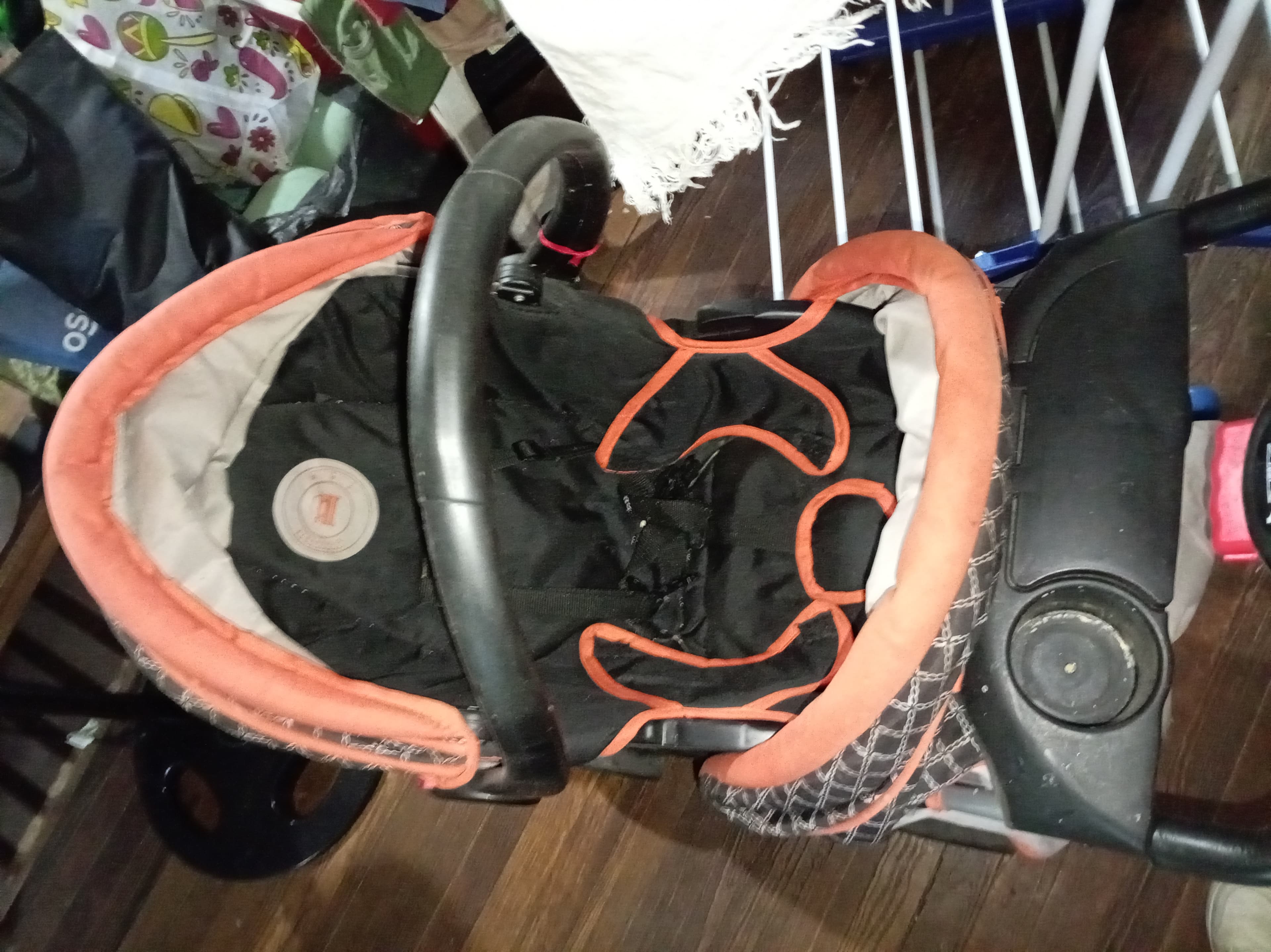 Coche de paseo con huevito