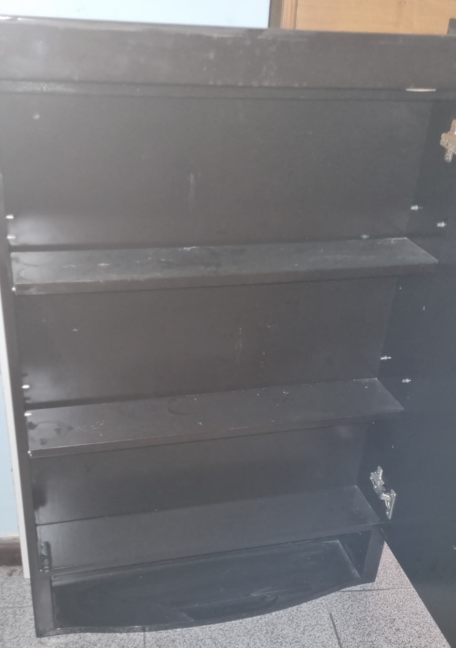 Botiquín para baño con espejo y luces.