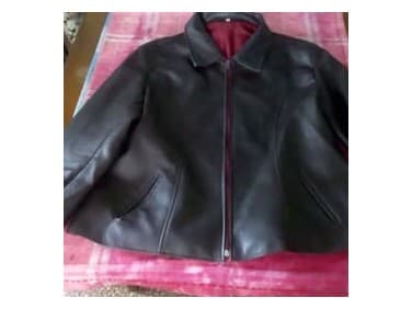CAMPERA DE CUERO ROJO - FORRADAA EN RASO "BORDO" ESTILO CHAQUETA MILITAR