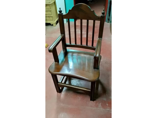 Sillón individual de madera