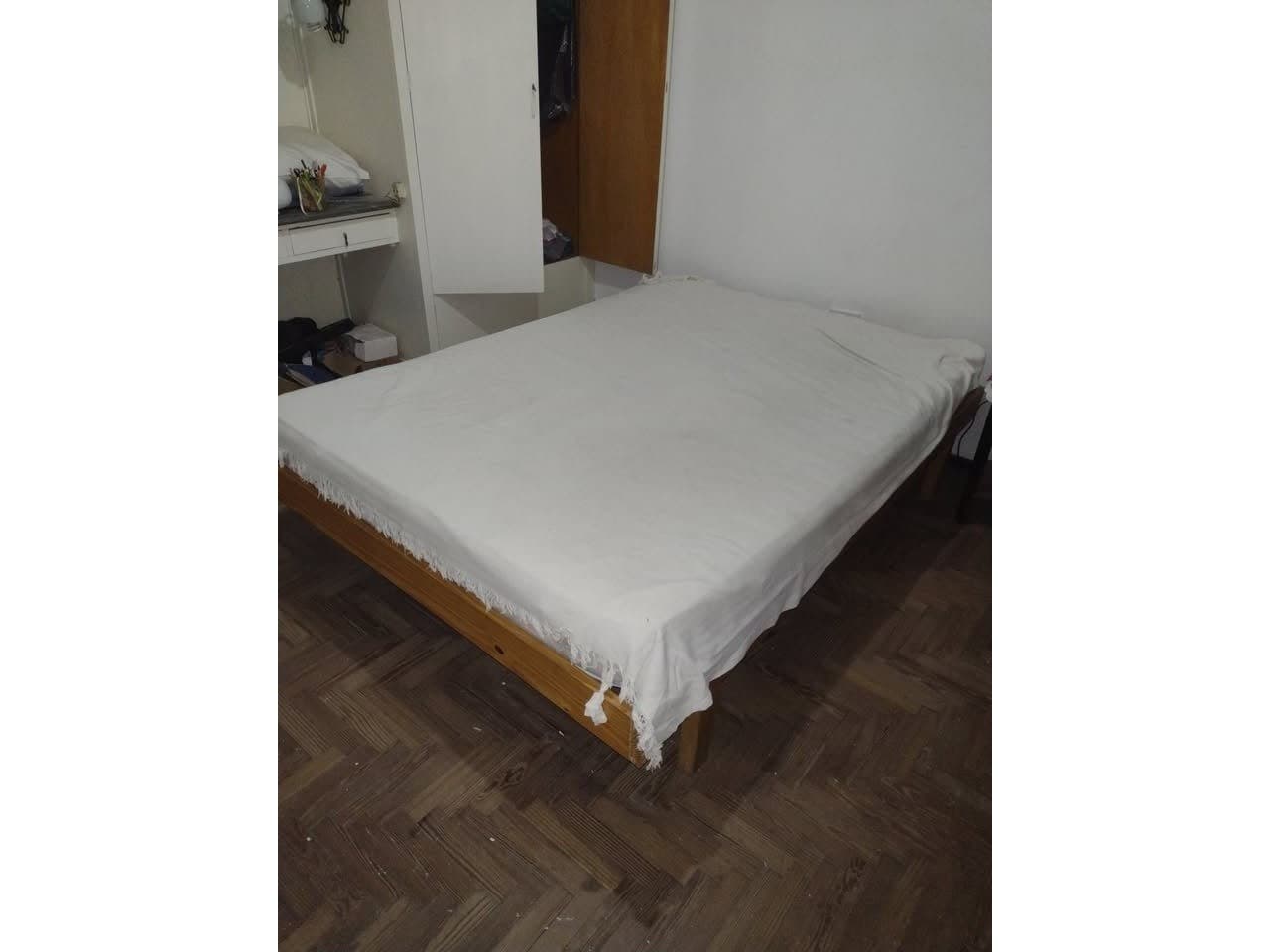 Cama de dos plazas con colchon
