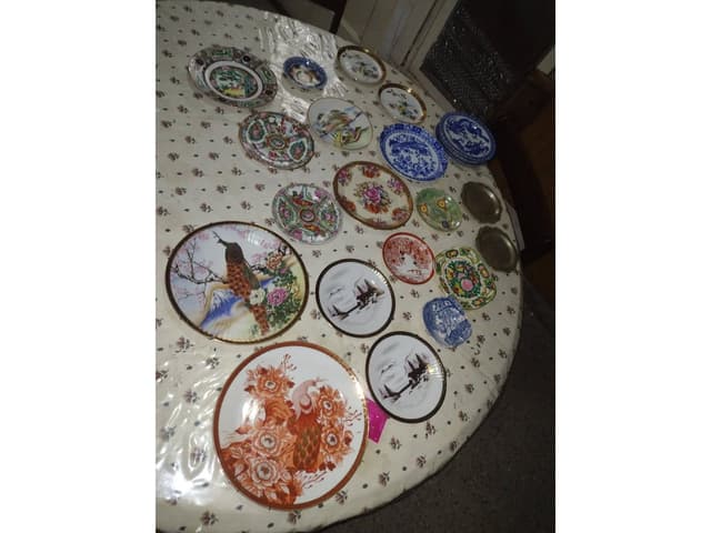 Platos de porcelana colgantes antiguos