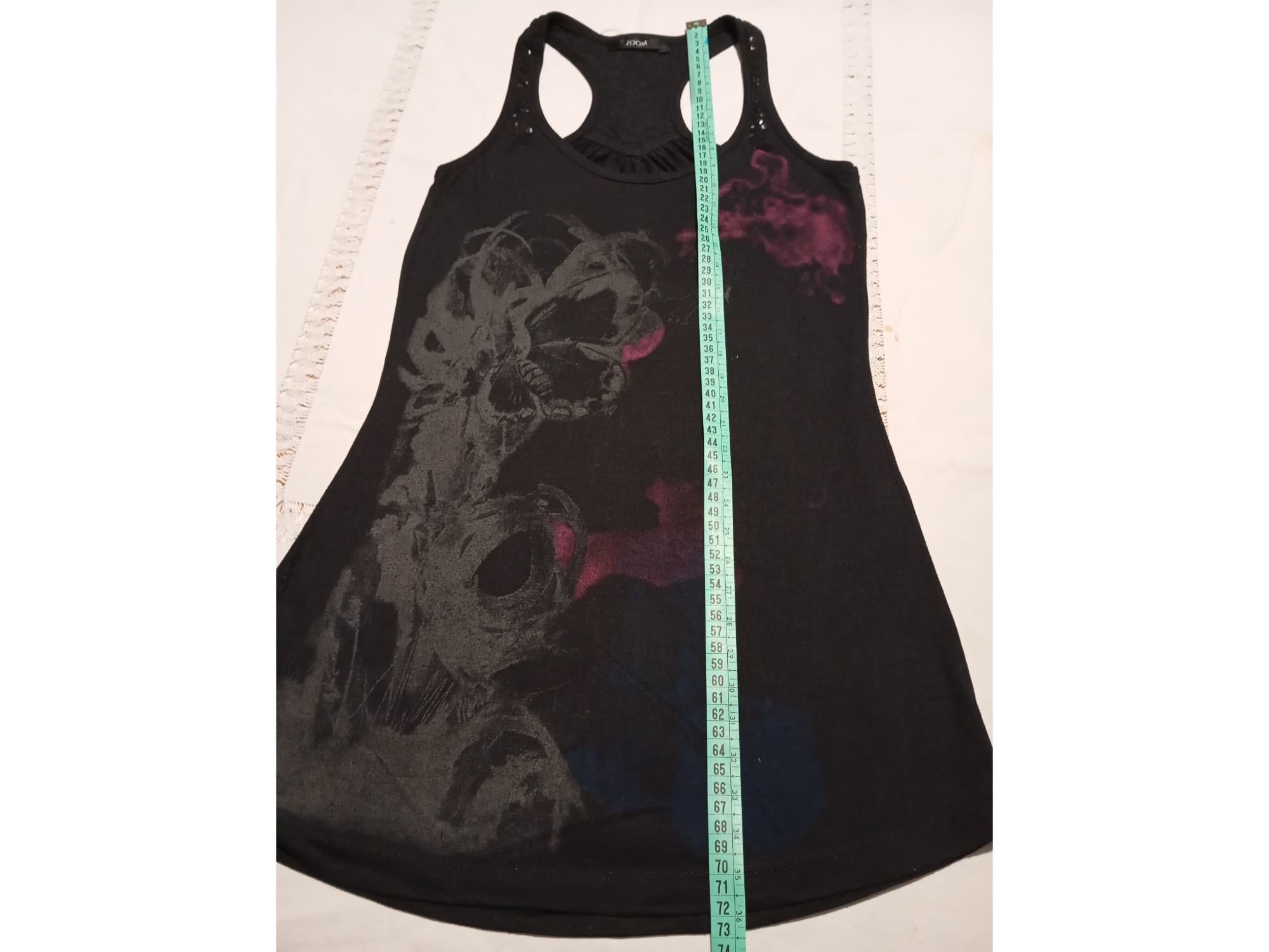 Musculosa larga evase, con detalle de lentejuelas. IMPECABLE