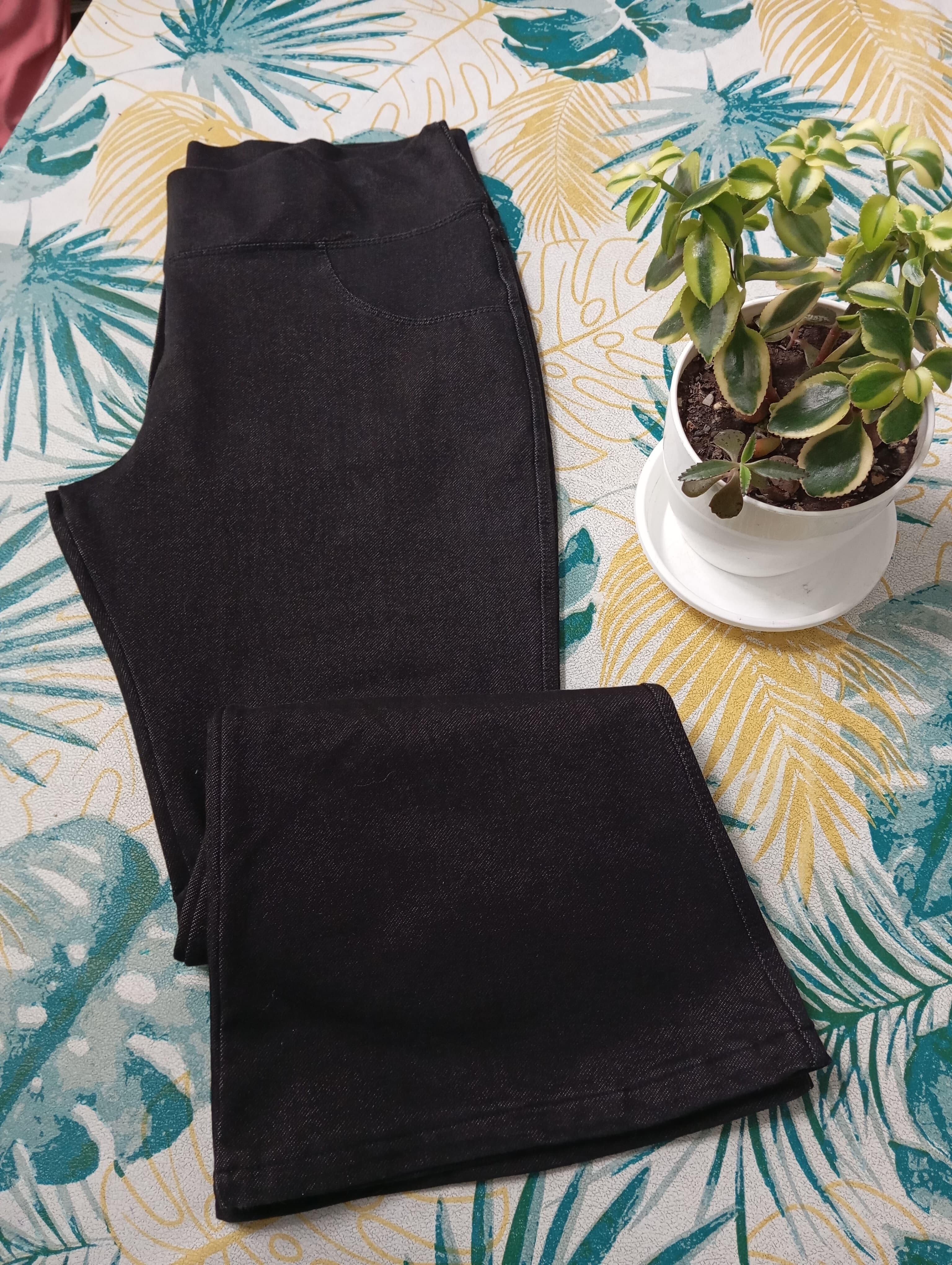 Pantalon tipo calza, simil jean, capri (Nuevo s/etiq)