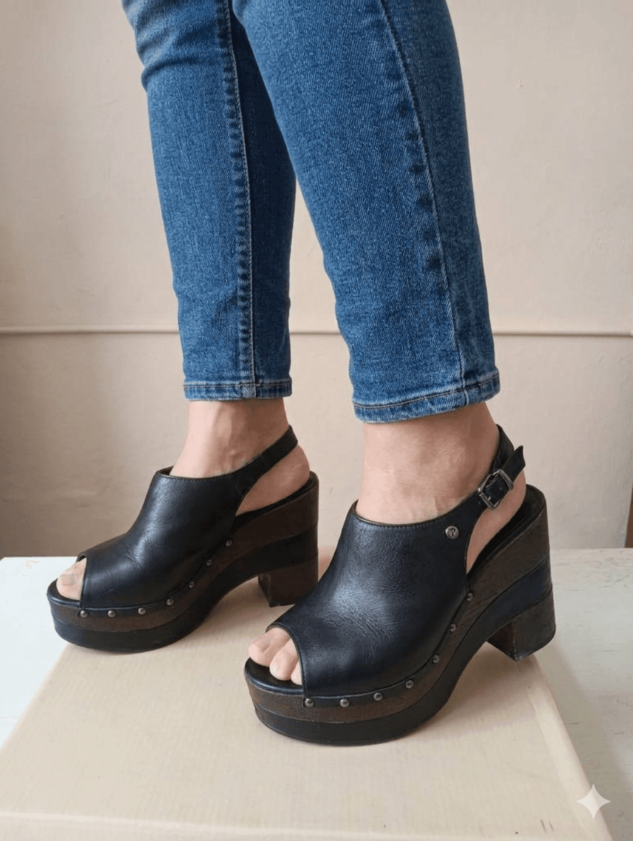 Sandalia de cuero con plataforma “Hush Puppies”