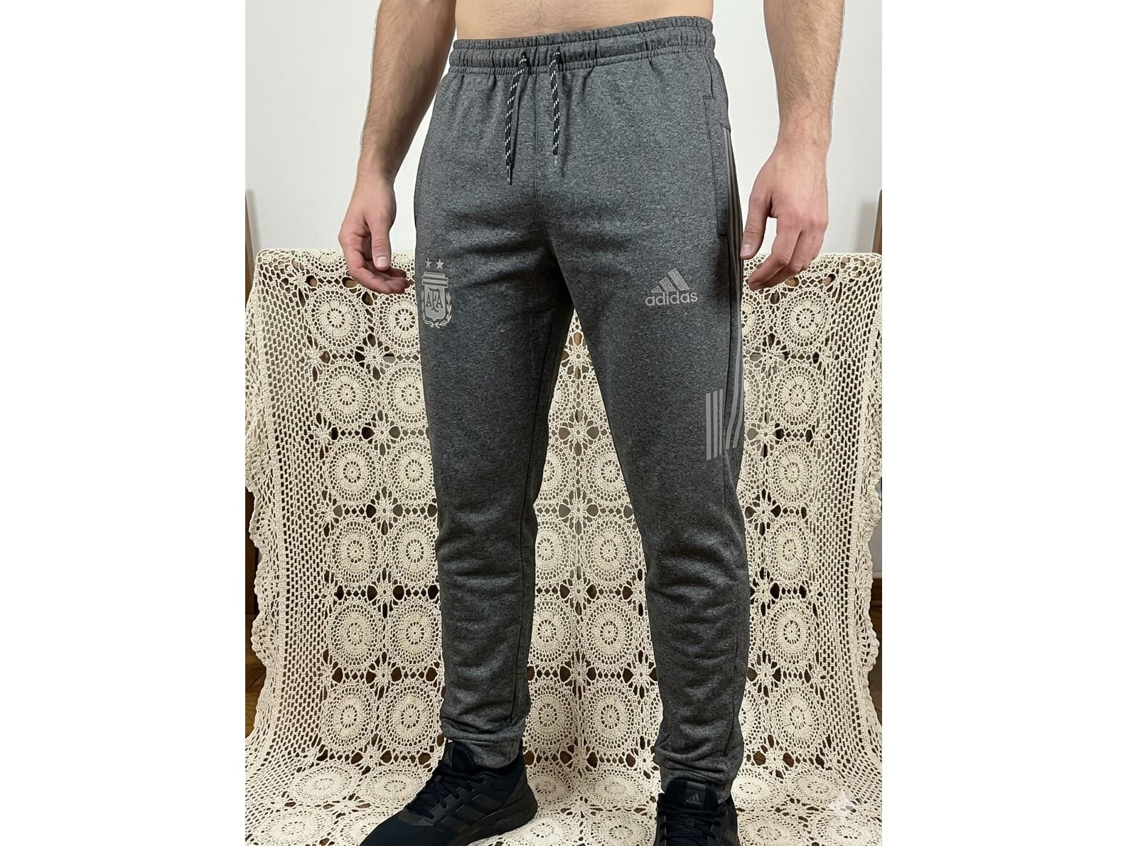 Pantalon deportivo gris