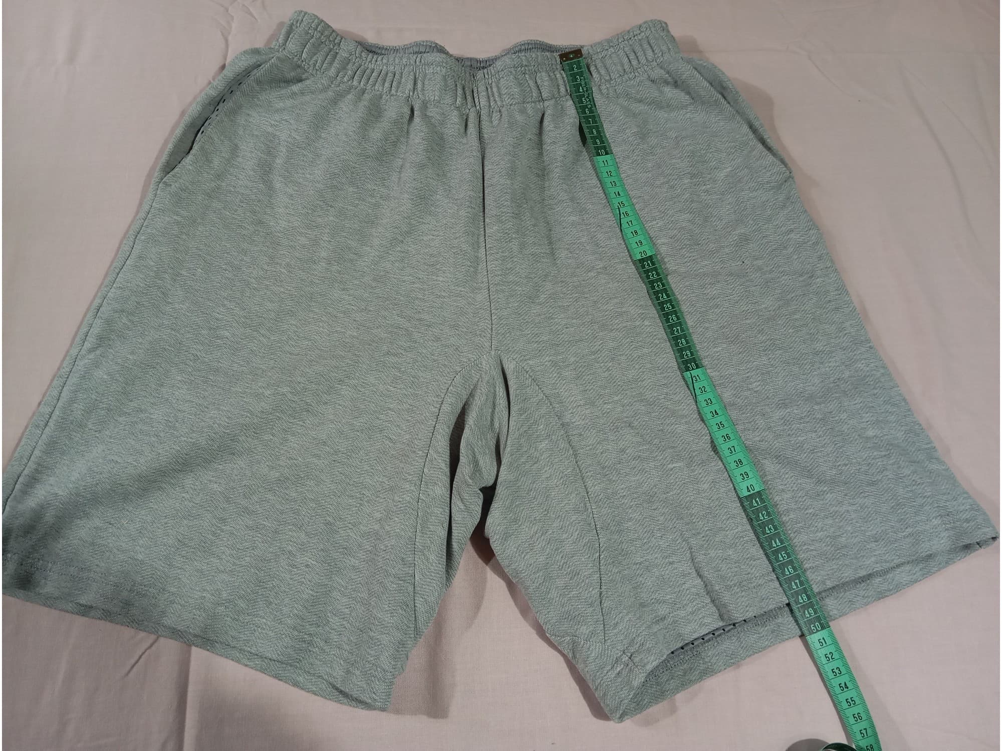 Bermuda de algodón Adidas para hombre. Impecable