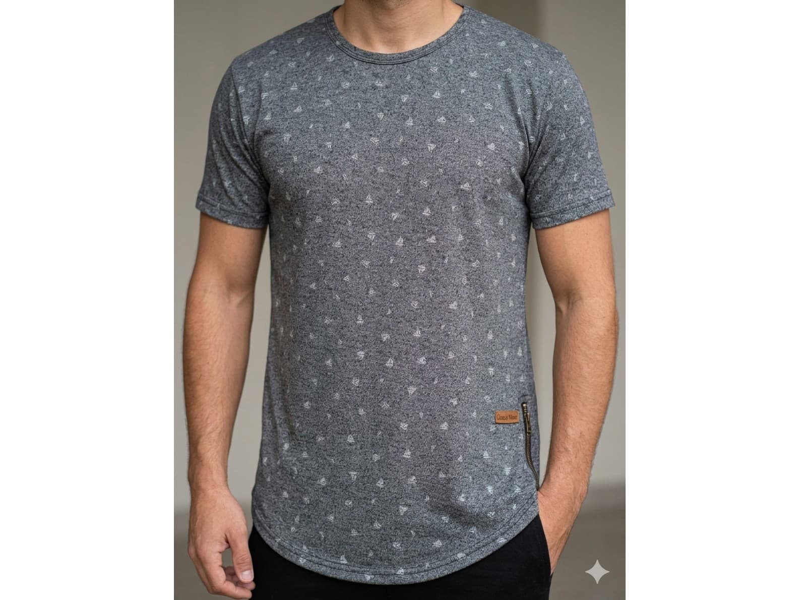Remera larga con cierre en lateral. IMPECABLE