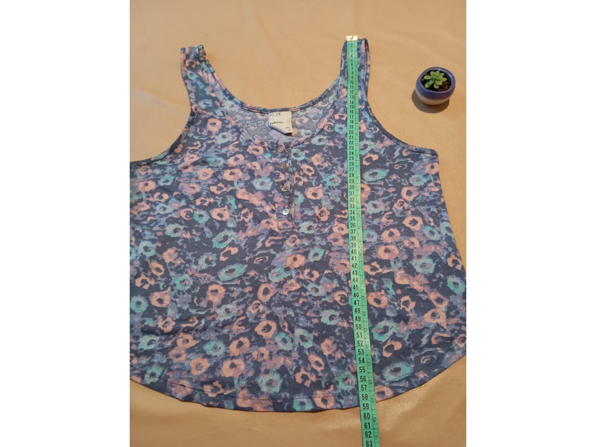 Musculosa a la cintura, colorida. Koxis. Impecable