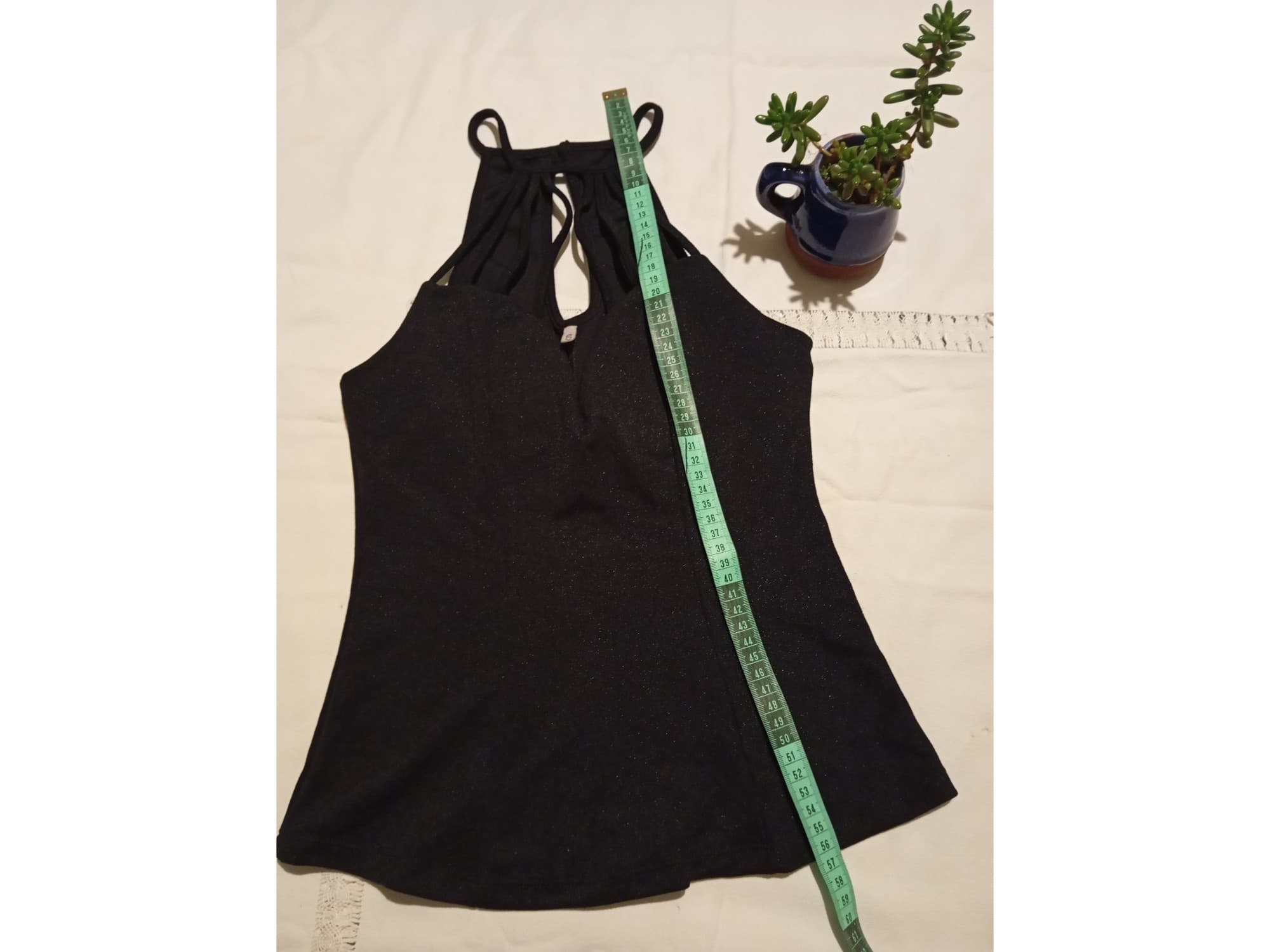 Musculosa de fiesta, con escote armado. IMPECABLE