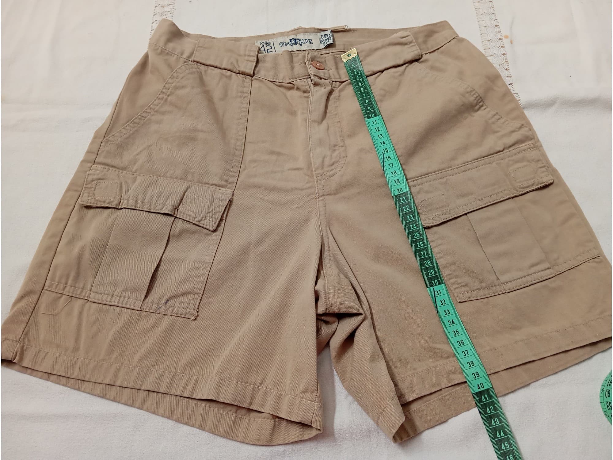 Short estilo cargo, beige. IMPECABLE