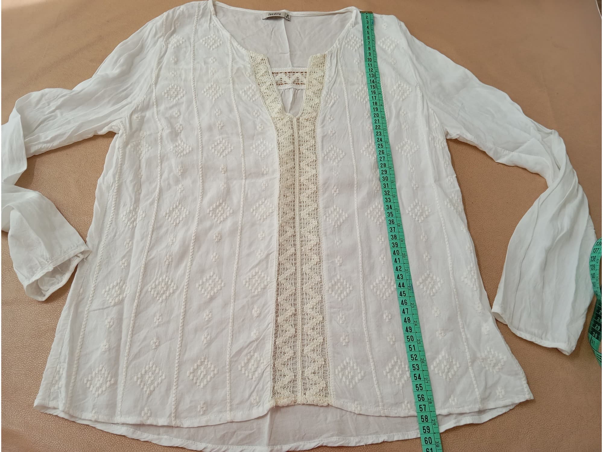 Camisola color crema con puntilla. Inedita