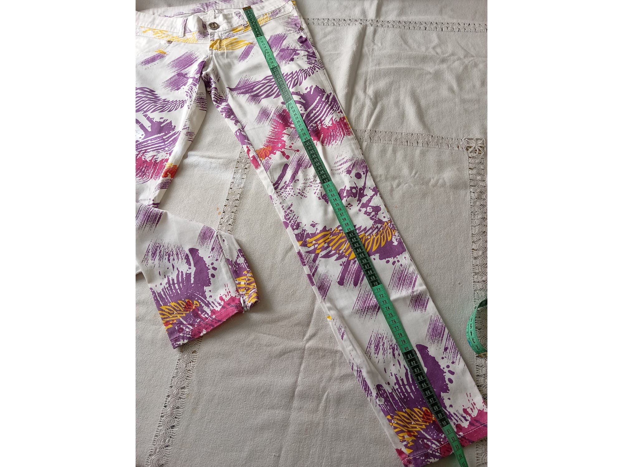Pantalon elastizado semi chupin, tiro super bajo. IMPECABLE