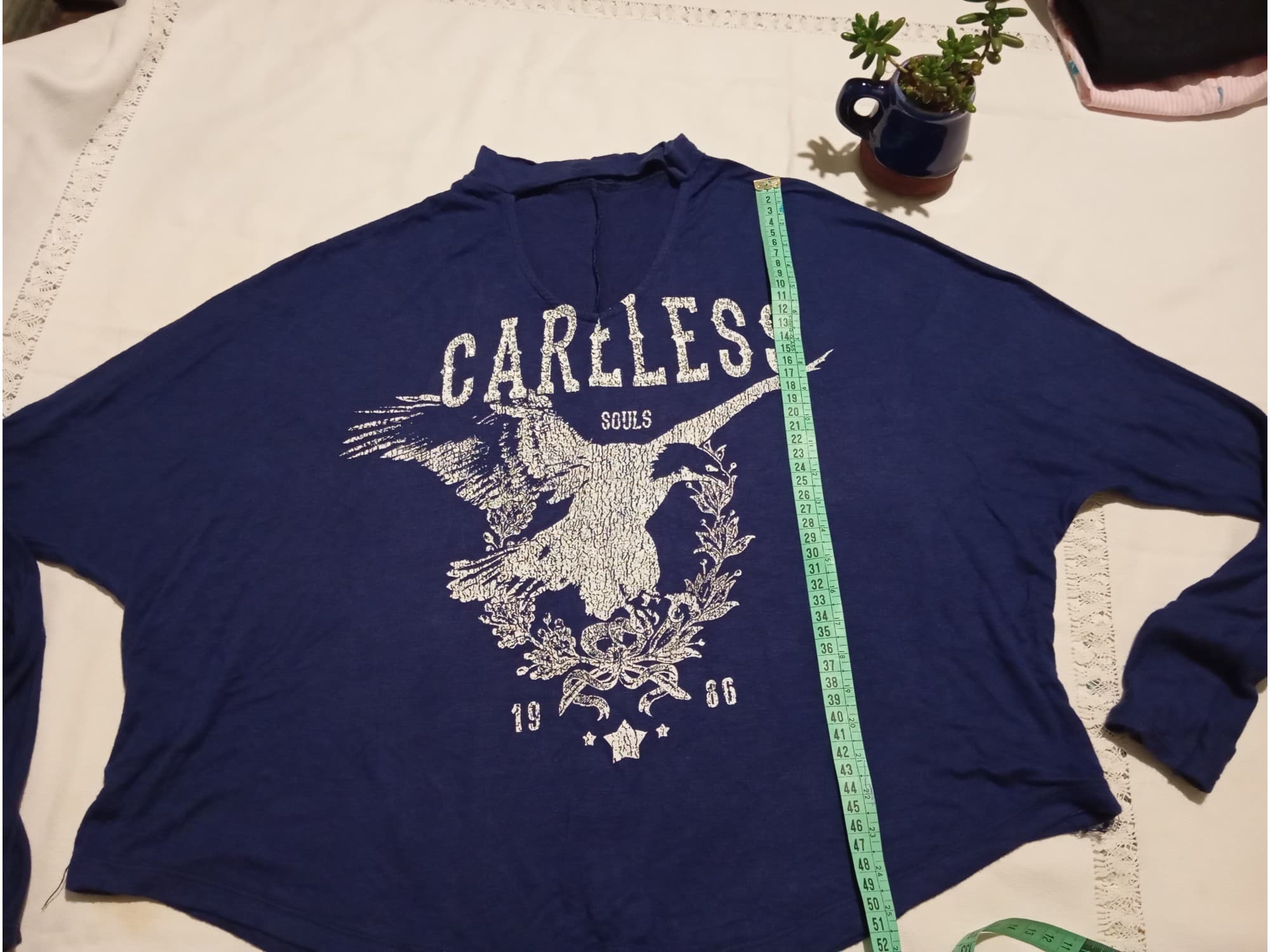 Remera azul, manga larga super amplia. IMPECABLE