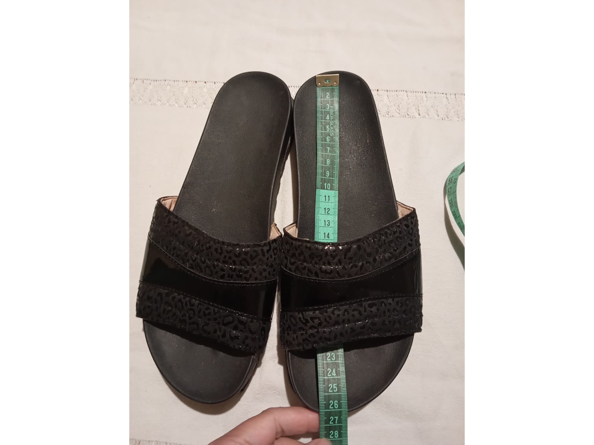 Sandalias bajas de tira ancha