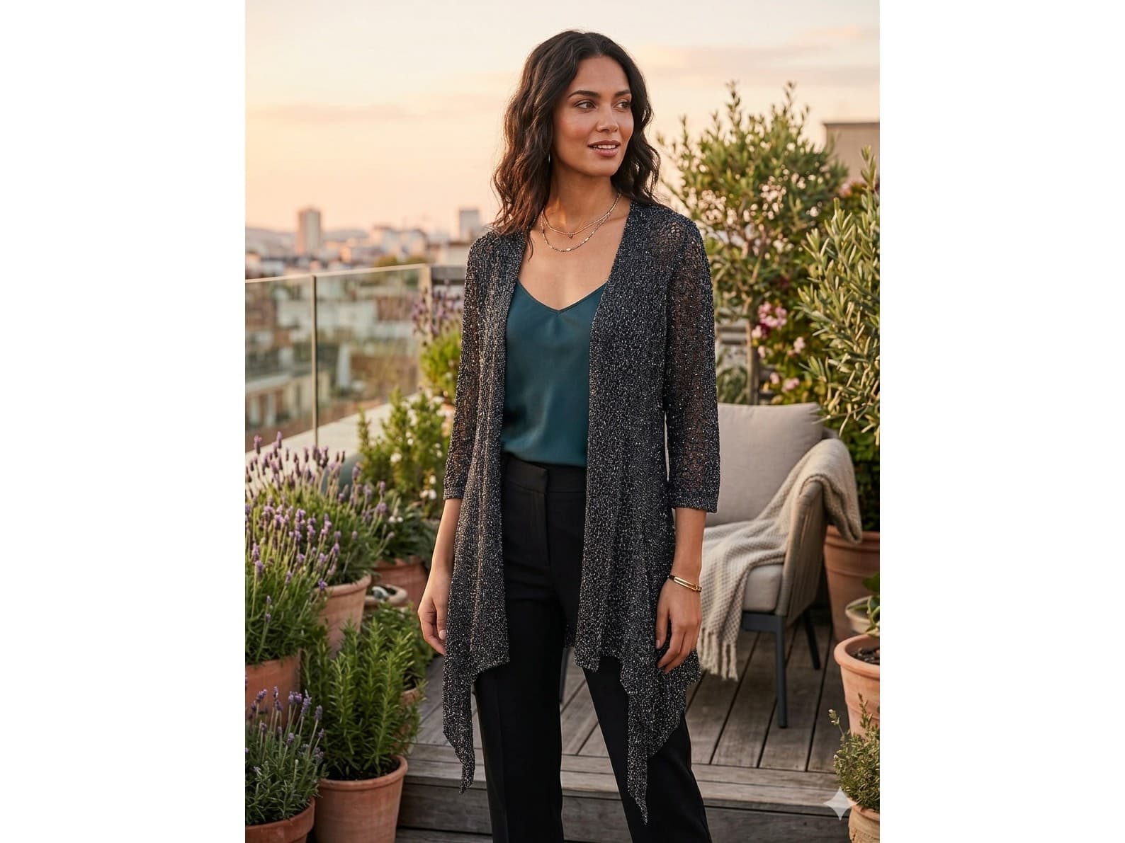Cardigan tipo kimono con brillos, super delicado. Impecable