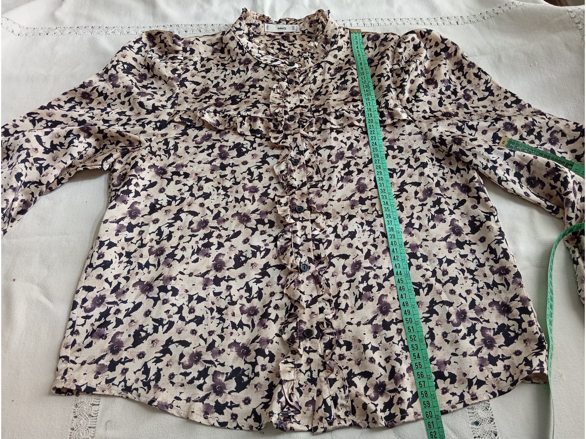 Camisa, blusa con volado y cuello mao, hermosa caida. IMPECABLE