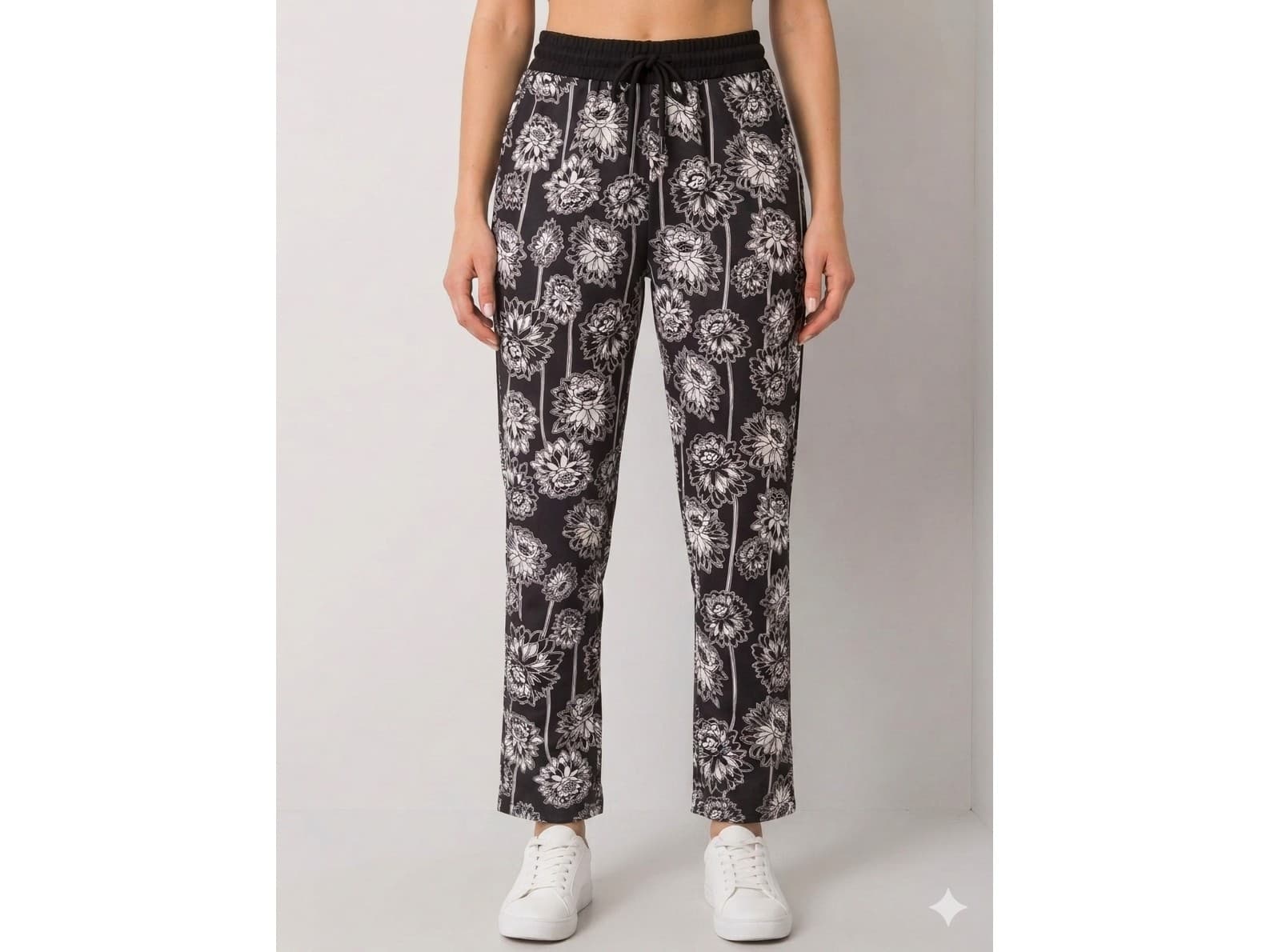 Pantalon tipo babucha elegante. Impecable