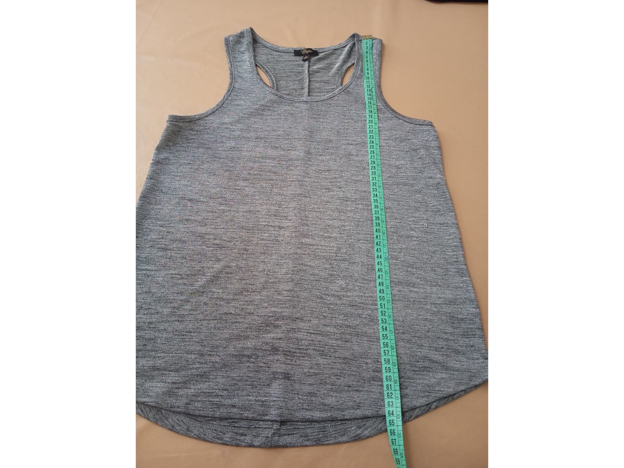 Musculosa espalda deportiva, brillosa. IMPECABLE