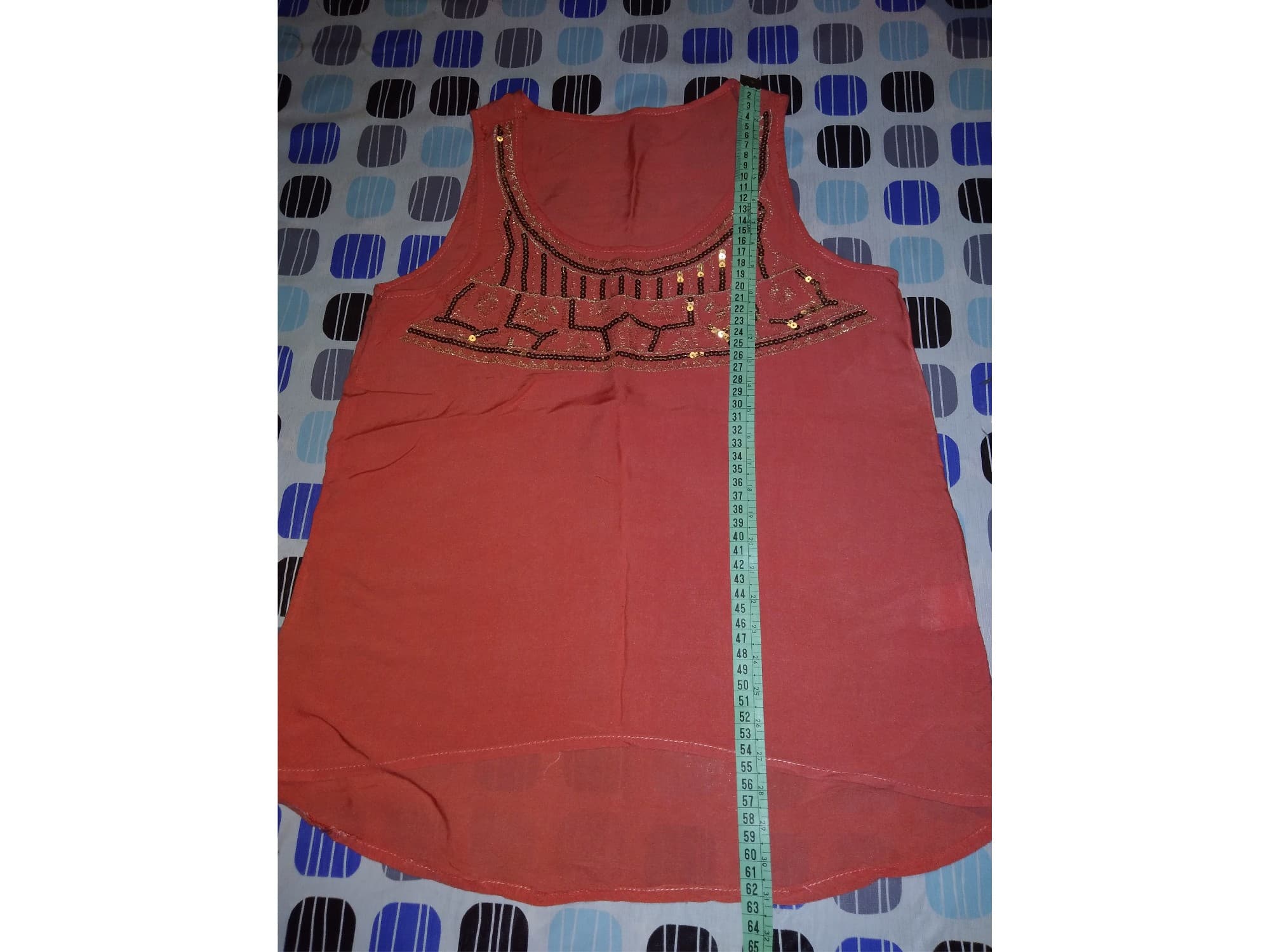 Blusa, musculosa salmon con pechera dorada. IMPECABLE