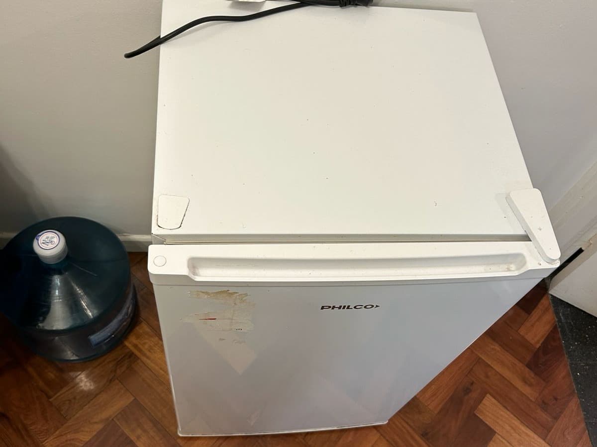 Heladera Philco bajo mesada 122L, como nueva.