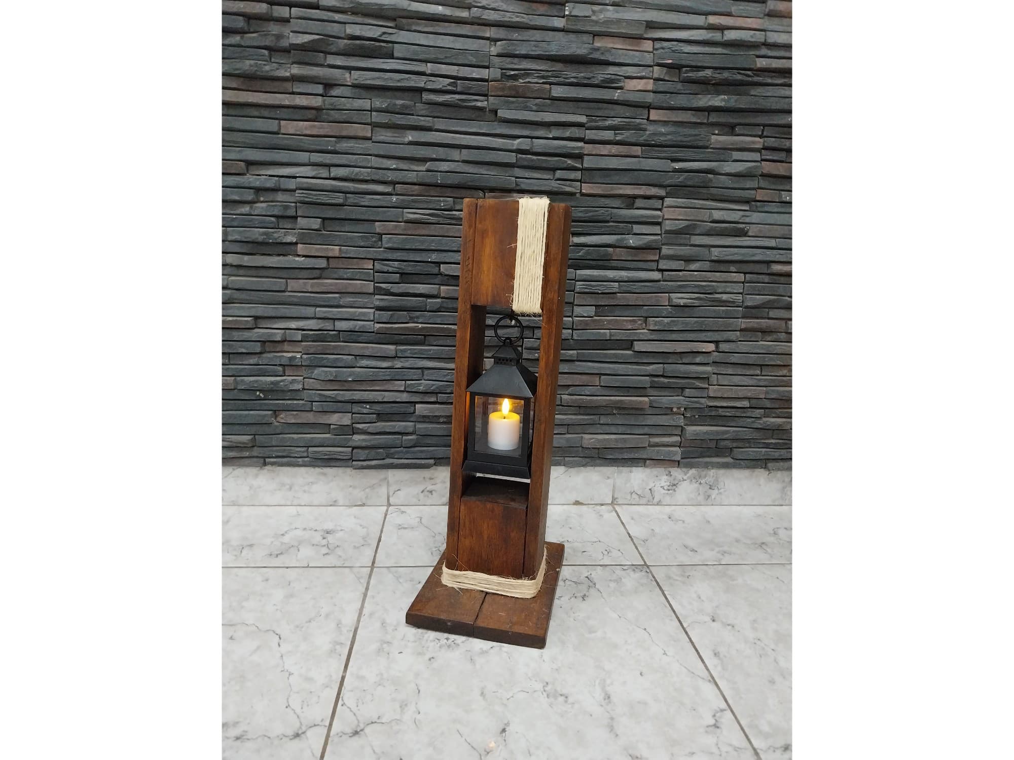 Torre deco en madera con faroles