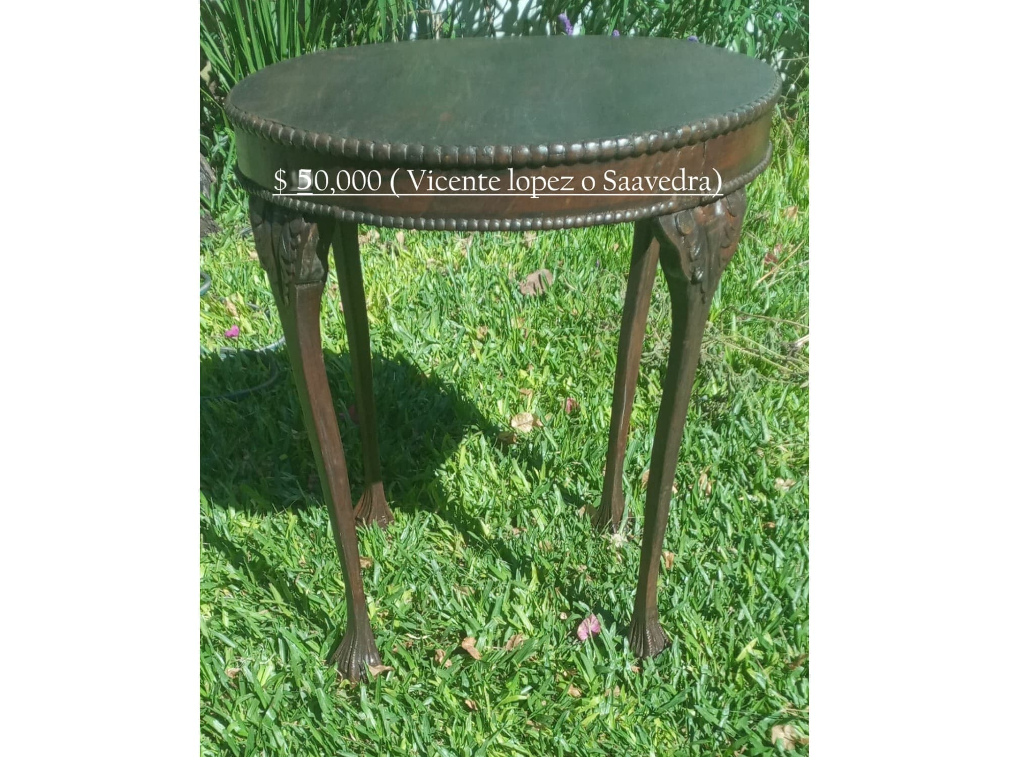 mesita de madera antigua con patas torneadas,