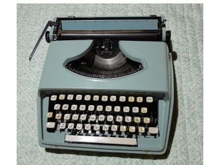 ANTIGUA MÁQUINA DE ESCRIBIR REMINGTON
