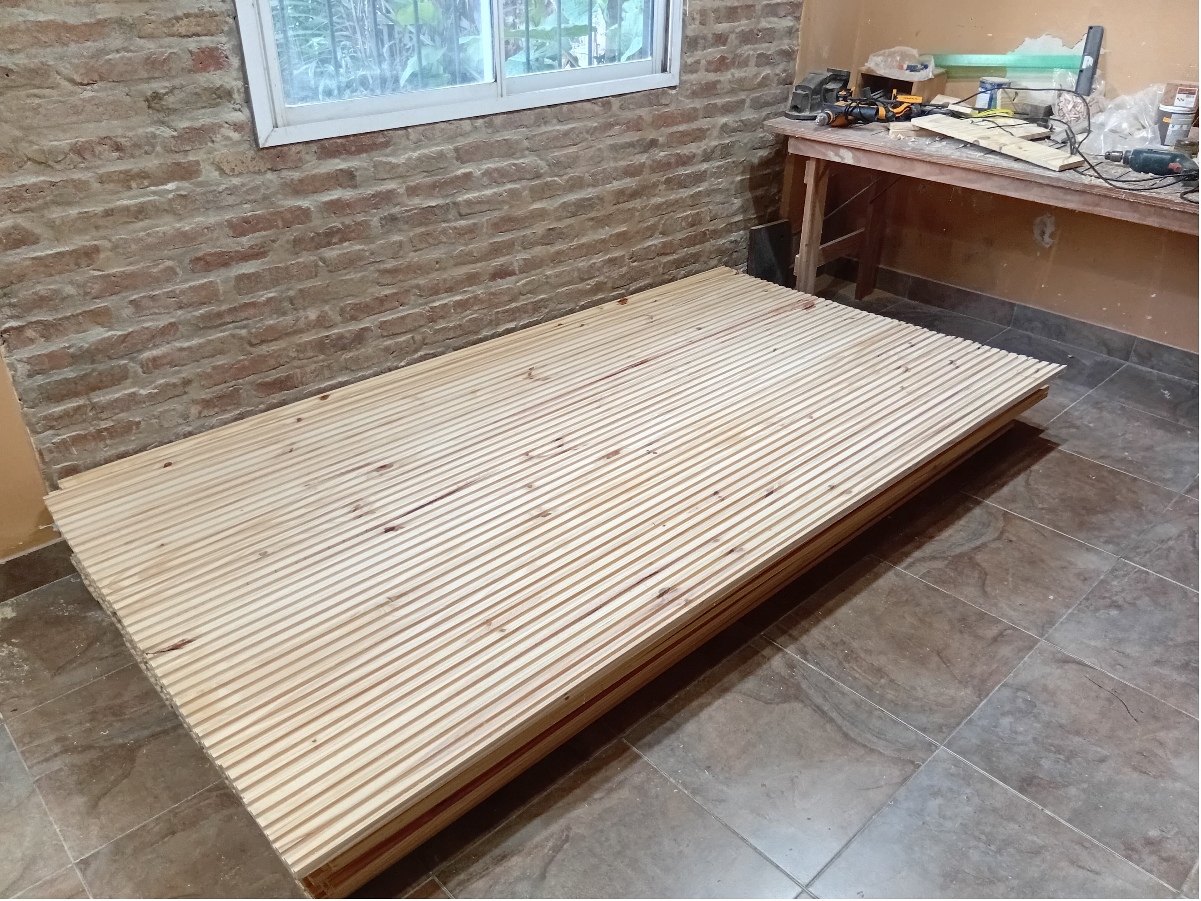 Tablero varillado de pino 240x127