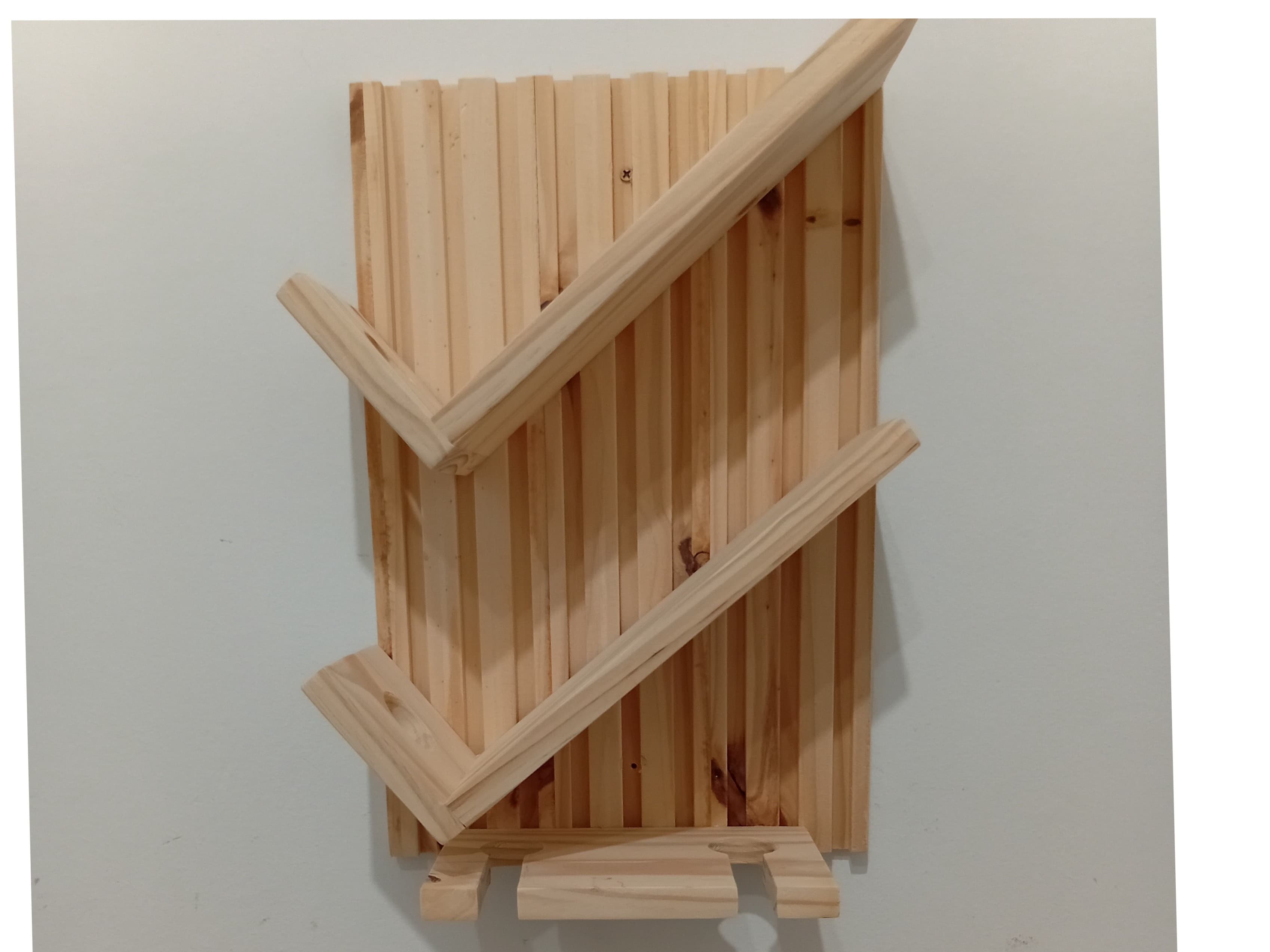 Vinoteca varillada en madera pino