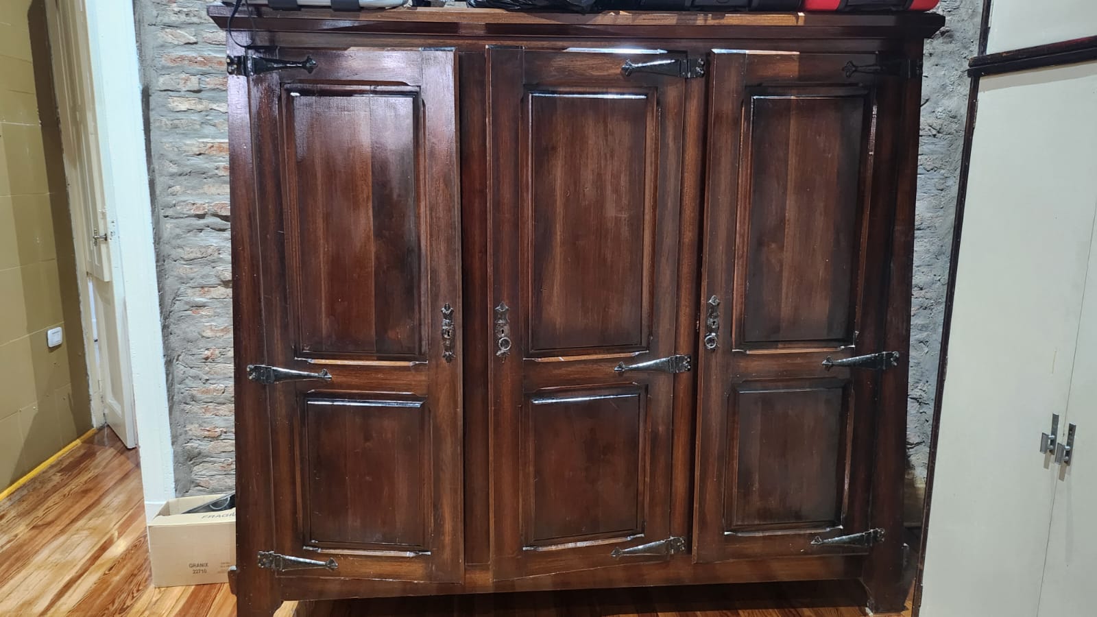 Vendo PLACARD ANTIGUO ROPERO 