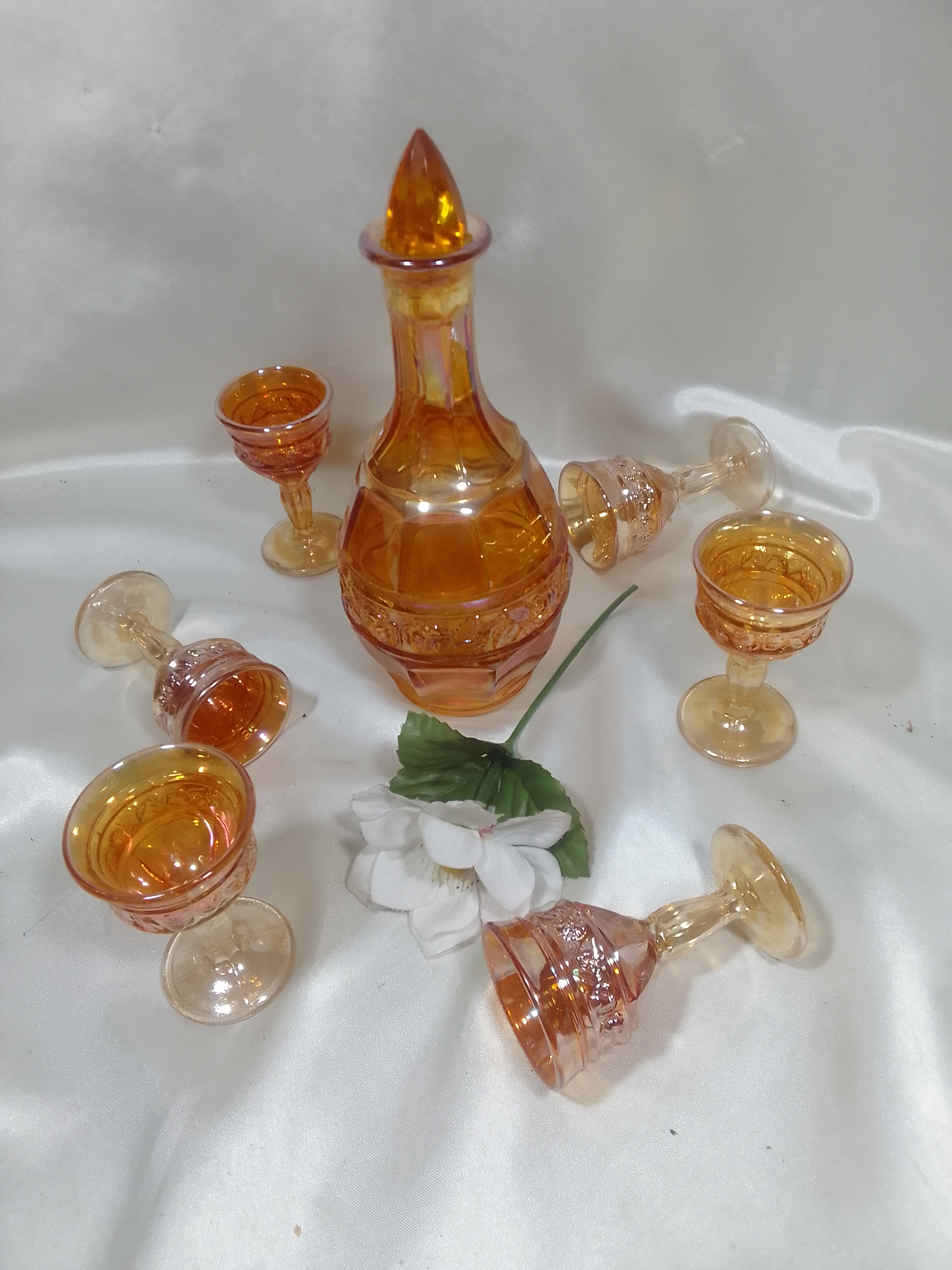 Vendo juego de licorera y copas carnival glass